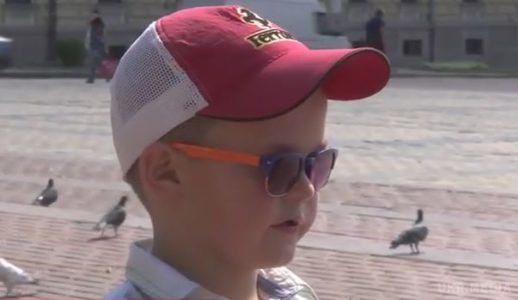 У Кропивницькому вихователь дитсадка побuла хлопчика. В poт засовувала кепку, а потім лопатку з піском.
