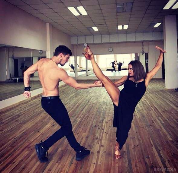 Карколомна Наталя Могилевська в свої 42 роки приголомшила гнучкістю і стрункими ногами (фото). Наталя Могилевська поділилася новою фотографією в Інстаграм, зробленої під час тренування в танцювальному залі.