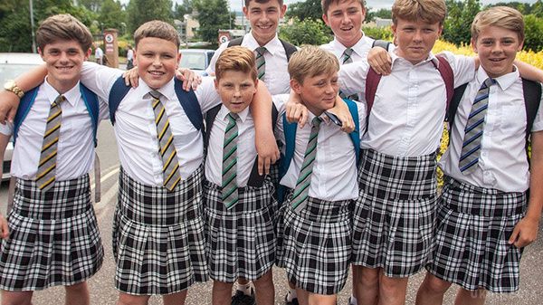 Чому британським школяркам заборонили носити спідниці?. Основним аргументом на користь цього нововведення викладачі вважають «повага до трансгендерних учням і зниження кількості скарг на носіння занадто коротких спідниць»,
