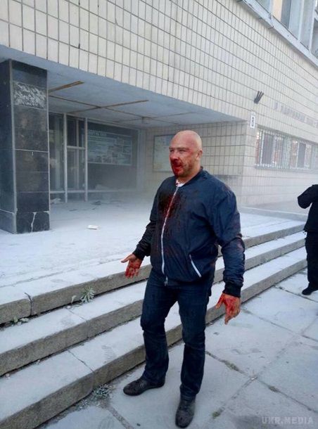 У Києві біля спортклубу сталася масова бійка, є поранені. В результаті інциденту травмовано шестеро осіб.
