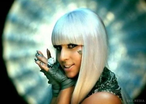 Епатажна американська співачка  Леді Гага терміново госпіталізована. З-за сильних болів в тазостегновому суглобі співачка була змушена скасувати концерт в Бразилії.