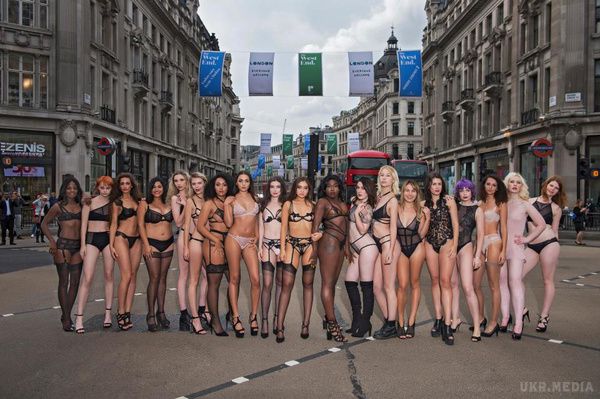 Моделі пройшлися по центру Лондона в еротичній білизні!(фото). 19 дівчат пройшлися по Оксфорд-стріт (а це в самому центрі Лондона) в одному лише еротичній білизні! 