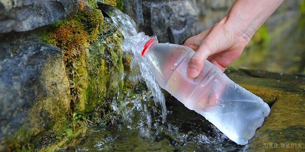 Створена розумна пляшка для туристів (відео). З розумною пляшкою 1HYDRO ви зможете пити воду з будь-якого струмка.