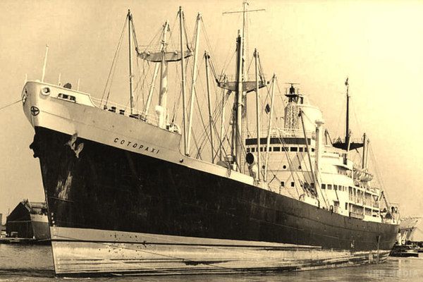 Корабель-привид, який зник у Бермудському трикутнику, повернувся через 90 років. Взимку 1925 року американське судно Cotopaxi, доверху завантажене вугіллям, вирушило в рейс зі штату Південна Кароліна на Кубу.