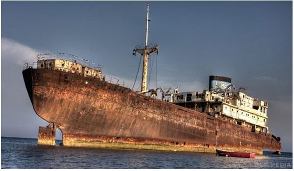 Корабель-привид, який зник у Бермудському трикутнику, повернувся через 90 років. Взимку 1925 року американське судно Cotopaxi, доверху завантажене вугіллям, вирушило в рейс зі штату Південна Кароліна на Кубу.