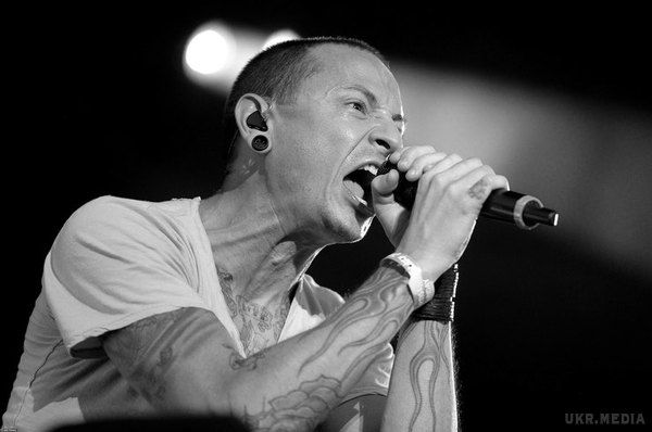 Син загиблого соліста Linkin Park зняв відео в пам'ять батька. Дрейвен закликав людей говорити близьким, коли вони відчувають себе погано і переживають чорну смугу.