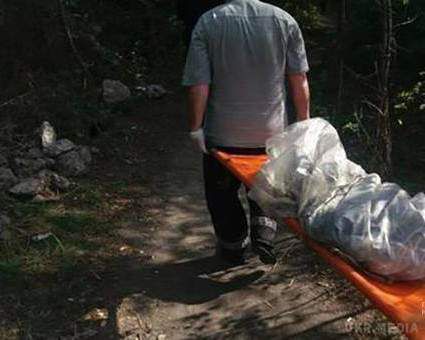 23-річна дівчина забила на смерть 29-річного чоловіка лопатою і закопала його. У Дніпропетровській області 23-річна дівчина забила до смерті чоловіка. 