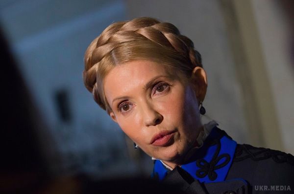 Тимошенко прийшла у раду в новому піджаку, але зі старою косою. Глава фракції «Батьківщина» прийшла на погоджувальну раду парламенту в понеділок перед початком сесійного тижня в яскравому піджаку.