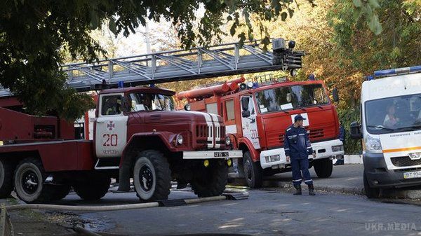 Трагедія в Херсоні: на пожежі загинули троє людей, в тому числі діти. Загорілася покрівля двоповерхового житлового будинку на площі понад 200 кв. м.