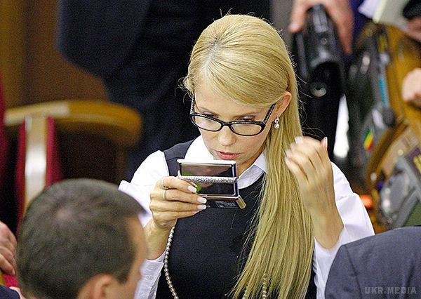 Тимошенко вразила новим образом. Внучка генерала.
