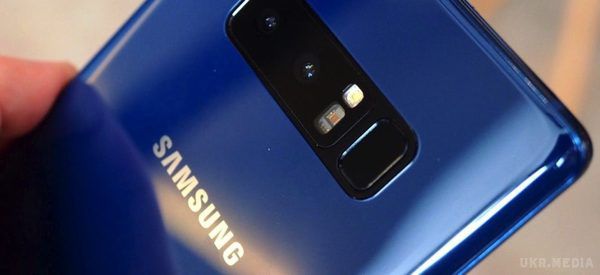 Samsung робить камеру для смартфонів, здатну знімати відео з частотою 1000 к / с. Компанія Sony першою розробила сенсор зображення з вбудованою пам'яттю DRAM для камер смартфонів і впровадила його в своїх серійний смартфонах.