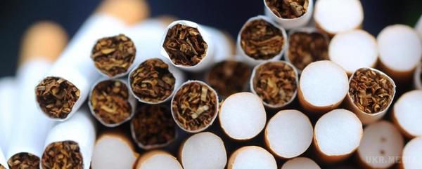 Кабмін пропонує Раді в 5 разів підвищити акциз на цигарки до 2025. За курсом НБУ, 20 цигарок коштуватиме приблизно 56 гривень.