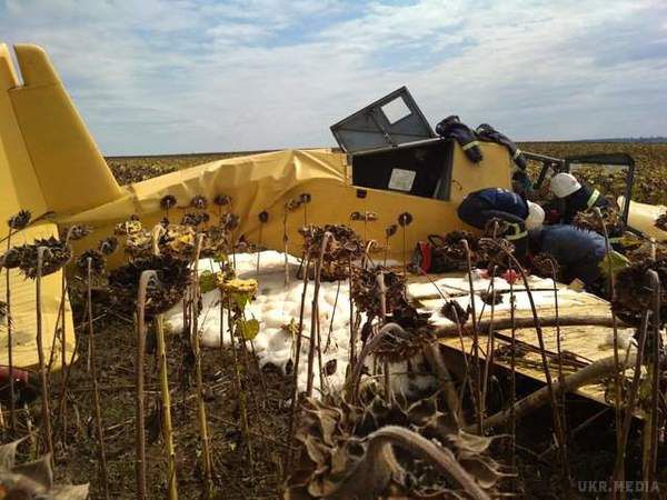 На Хмельниччині розбився літак: є постраждалі. Літак впав на поле з соняшником під час проведення сільськогосподарських робіт.