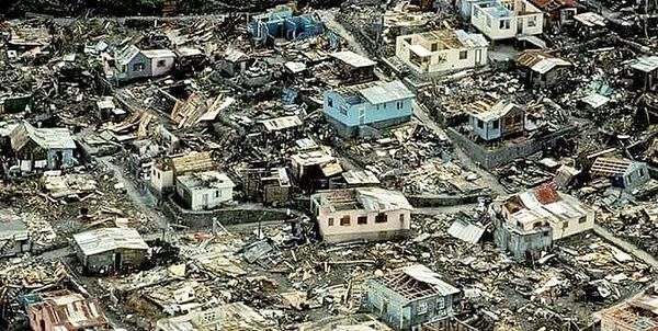  Ураган "Марія" знищив майже все на острові Домінікана - Масштабні руйнування(відео). Ураган "Марія" який посилився до 5 в категорії острові Домінікана в Карибському морі і залишив після себе масштабні руйнування.