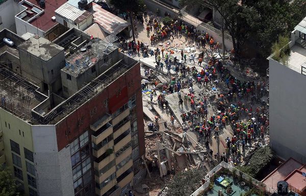 Число жертв землетрусу в Мексиці перевищила 220 осіб. Раніше повідомлялося про 149 загиблих в результаті землетрусу.