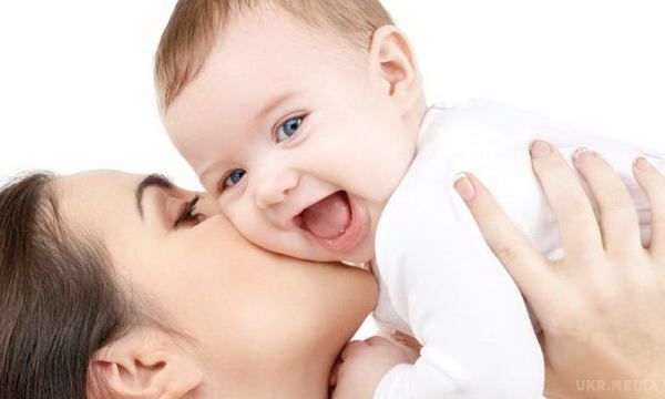 В Україні за статистикою 2017 року на 100 померлих - 61 народився  - Держстат. З січня по липень 2017 року населення країни зменшилося на 128,5 тисяч осіб