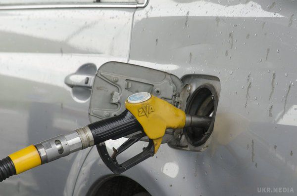 Українців шокували прогнозом цін на бензин. Ми бачимо наслідки зміни валютного курсу.