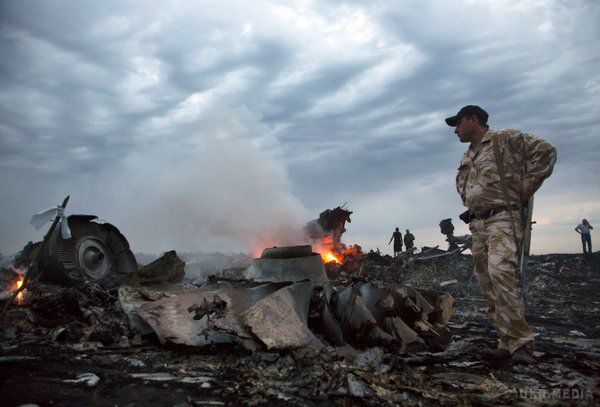  П'ять країн  підписали угоду з розслідування аварії MH17. 20 вересня у Нью-Йорку Нідерланди, Австралія, Бельгія, Малайзія і Україна підтвердили свою політичну підтримку і співпрацю щодо судового переслідування підозрюваних у причетності до рушению рейсу MH17 "Малайзійських авіаліній", підписавши відповідні меморандуми.