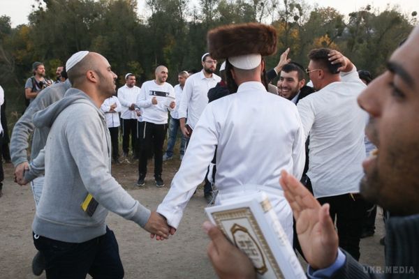 Єврейський новий рік 2017: паломники відгуляли Рош Ха-Шана в Умані. Десятки тисяч паломників злетілися в Україну, проте вже через два дні залишать країну.