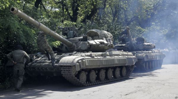 Безпілотник ОБСЄ виявив 48 танків сепаратистівБезпілотник місії ОБСЄ зафіксував 48 танків сепаратистів. Безпілотник ОБСЄ виявив 48 танків сепаратистів в 57 кілометрах від Донецька