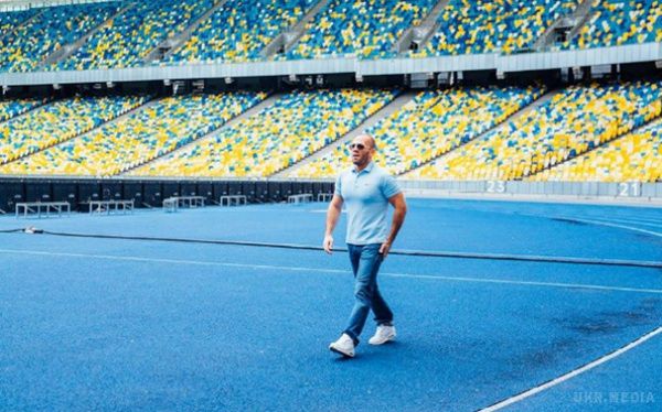 Актор Джейсон Стетхем знявся у рекламі в Києві. Зйомки ролика компанії Perspectiva тривали на НСК Олімпійський.