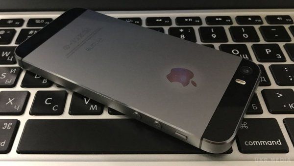 Стало відомо, коли Apple припинить продажі iPhone 5s. До кінця поточного року смартфон iPhone 5s зникне з магазинів.