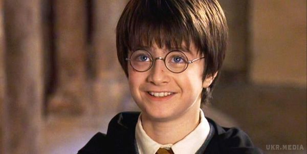 Як стали виглядати актори "Гаррі Поттера" через 16 років (Фото). Пропонуємо вам поглянути на те, як виглядали головні дійові особи в першій частині фільму і як вони виглядають зараз.