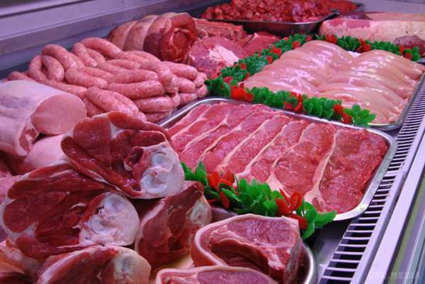 Антинаукові міфи  в  улюбленому для мільйонів продукті. «В м'ясі присутній небезпечна кров».