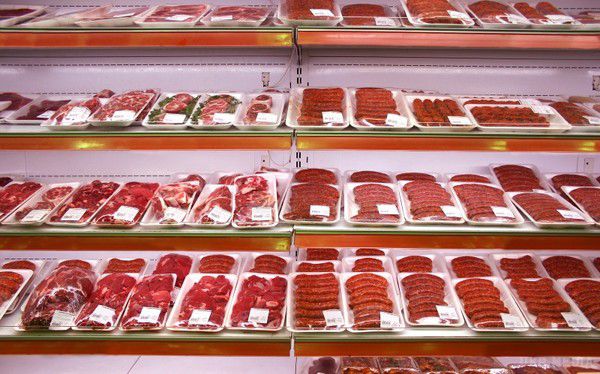 В Україні продовжує дорожчати м'ясо: як змінилися ціни. Ціни на яловичину за останній місяць зросли на 3,5%, курятину - на 3,9%, сало - на 15,8%.