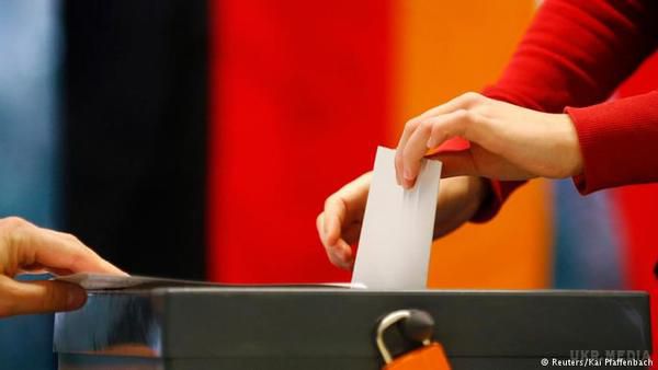 У Німеччині в 8:00 24 вересня 2017 року відкрилися виборчі дільниці на виборах у парламент. За результатами голосування парламентарії визначать партійні коаліції, найчисленніша з них висуне кандидата на посаду канцлера.