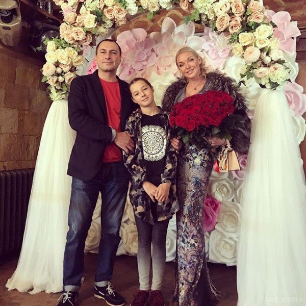 Анастасія Волочкова влаштувала своїй дочці шикарний день народження. Аріанді 23 вересня виповнилося 12 років, і з цього приводу її мама Анастасія Волочкова вирішила влаштувати для своєї дочки незабутнє свято.