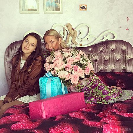 Анастасія Волочкова влаштувала своїй дочці шикарний день народження. Аріанді 23 вересня виповнилося 12 років, і з цього приводу її мама Анастасія Волочкова вирішила влаштувати для своєї дочки незабутнє свято.