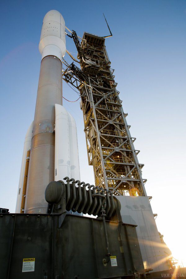 США запустили в космос ракету з супутником-шпигуном. Супутник, призначений для виявлення потенційних загроз національним інтересам США.