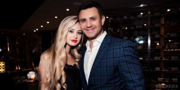 Телеведучий Микола Тищенко хвалиться знімками з красунею-дружиною в Instagram. Український телеведучий поділився новою фотографією в Інстаграм, на якій він зображений зі своєю молодою дружиною.