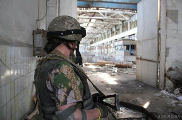 За минулу добу в зоні АТО 22 обстріли, двоє військових ЗСУ поранені. Найбільша активність бойовиків зафіксована на Приморському напрямку. 