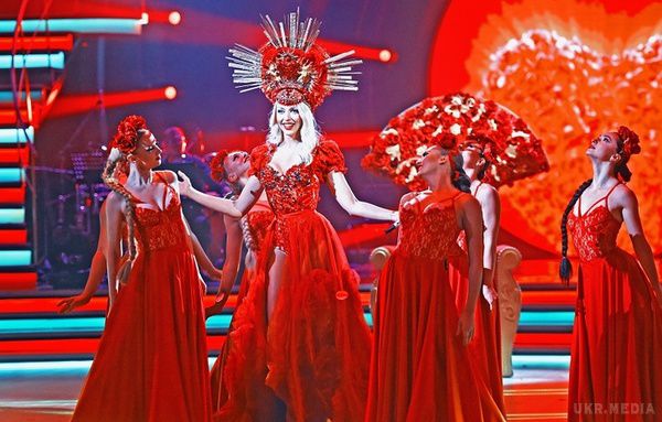 Сумували? Оля Полякова повернулася в проект Танці з зірками (відео). Напередодні п'ятого прямого ефіру співачка заінтригувала своїх передплатників в Instagram повідомленням про повернення в проект.