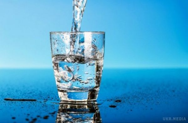 Жива і мертва вода: в чому відмінність, застосування. Вода – сильний магічний інструмент. З її допомогою можна провести очищення на фізичному та енергетичному рівні,  додати здоров'я. Це можливо завдяки здатності вбирати води і передавати будь-які програми. .