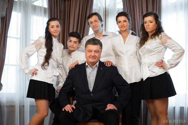 Сьогодні Петро Порошенко відзначає свій День народження. 26 вересня Петру Порошенку виповнюється 52 роки. 