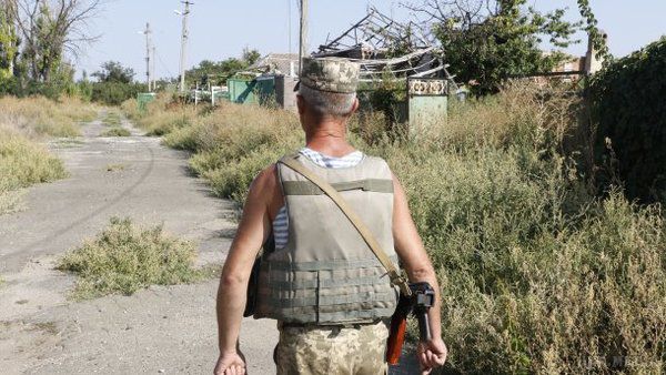 За минулу добу в зоні АТО13 обстрілів, бойовики стріляли з мінометів по Мар'їнці. Укарїнські військові зазначили, що змушені були 11 разів відкривати вогонь у відповідь на обстріли бойовиків.