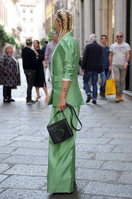 Маріон Котійяр стала блондинкою (фото). Папараці сфотографували французьку актрису на одній з вулиць міста в яскравому образі.