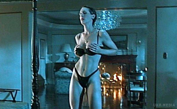 7 найбільш гарячих сцен стриптизу в кіно (фото). Демі Мур і Наталі Портман без одягу.