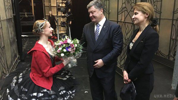 Родина Порошенко зробила цікаве привітання з днем народження (відео). Президентові 52 роки.