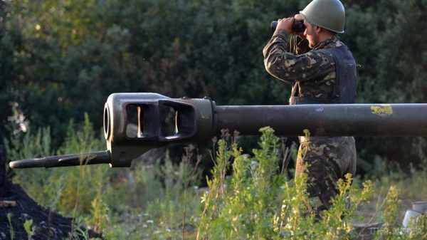  За минулу добу в зоні АТО 15 обстрілів, 1 боєць ЗСУ отримав поранення. 12 разів українські військові відкривали вогонь у відповідь.