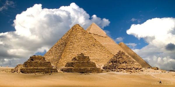 Як в Єгипті будували піраміди: археологи відкрили таємницю тисячоліть. Археологи розкопали стародавній папірусний сувій у комплексі пірамід Гізи.