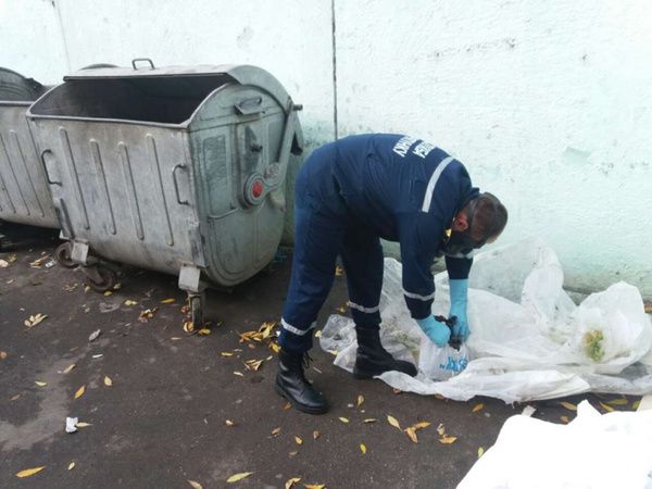 Хмельничанин знайшов біля смітника понад вісім кілограмів ртуті. У Хмельницькому на Прибузькій містянин виявив пакунок із великою кількістю ртуті.