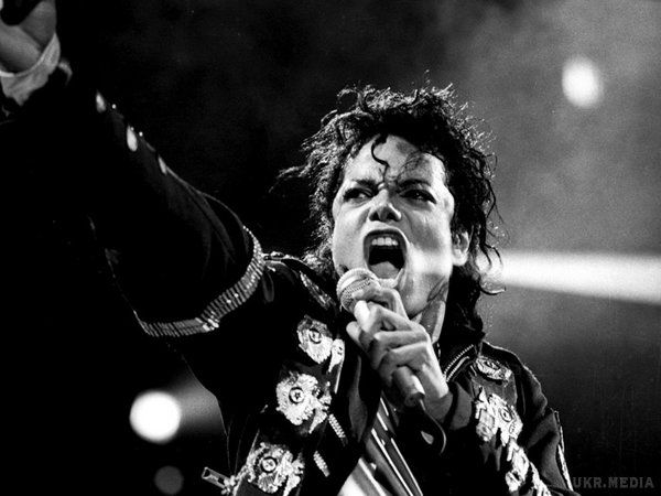 У мережі знайшли "таємного сина" Майкла Джексона. Людина, на фото, виявилася абсолютно схожою на покійного короля поп-музики Майкла Джексона.