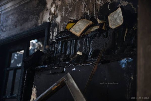 Калинівка у вогні: з'явилися вражаючі фото пожежі на складах боєприпасів. Пожежа на складах боєприпасів у районі військової частини неподалік від Калинівки, що на Вінничині, нагадує пекло.