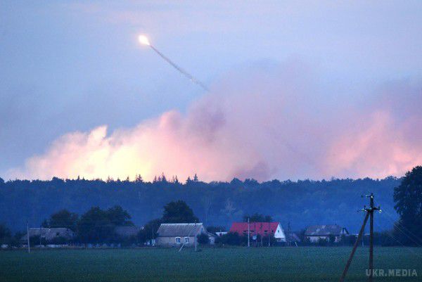 Пожежа в Калинівці повністю локалізована. Глава ДСНС повідомив, що пожежа на складі боєприпасів під Вінницею локалізована.
