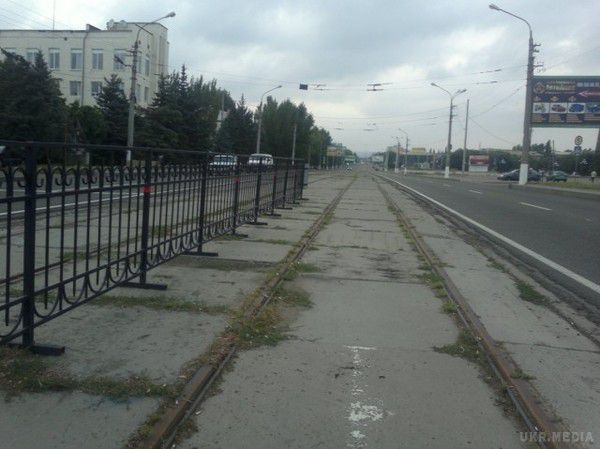 Як виглядає окупований Луганськ сьогодні: фото вмираючого міста. Житель Луганська прогулявся по захопленому бойовиками "ЛНР" місту та показав, у що воно перетворилось після окупації.