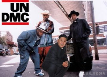 Кім Чен Ин, який присів, став нової зіркою мемів. Глава Північної Кореї перетворився в героя мемів через дивне положення навприсядки.